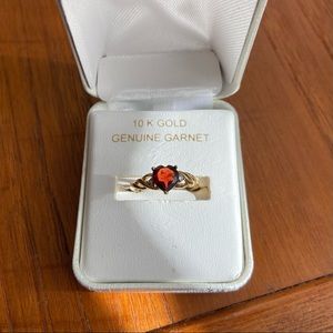 Vintage 80s 10k Gold Garnet Ring Heart Shaped Size 5 Filagree Romantic Boho Love